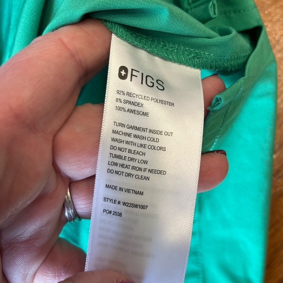 Figs scrub top technical collection size small PO#2538 green Kelly green - Picture 3 of 9